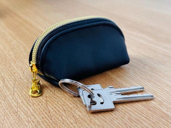 Handgefertigtes kleines schwarzes Lederetui