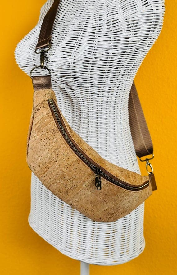 Kork-Bauchtasche/ -Gürteltasche mit dunkelbraun...