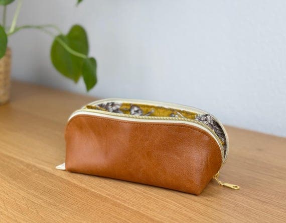 Handgefertigtes Lederetui aus braunem Echtleder